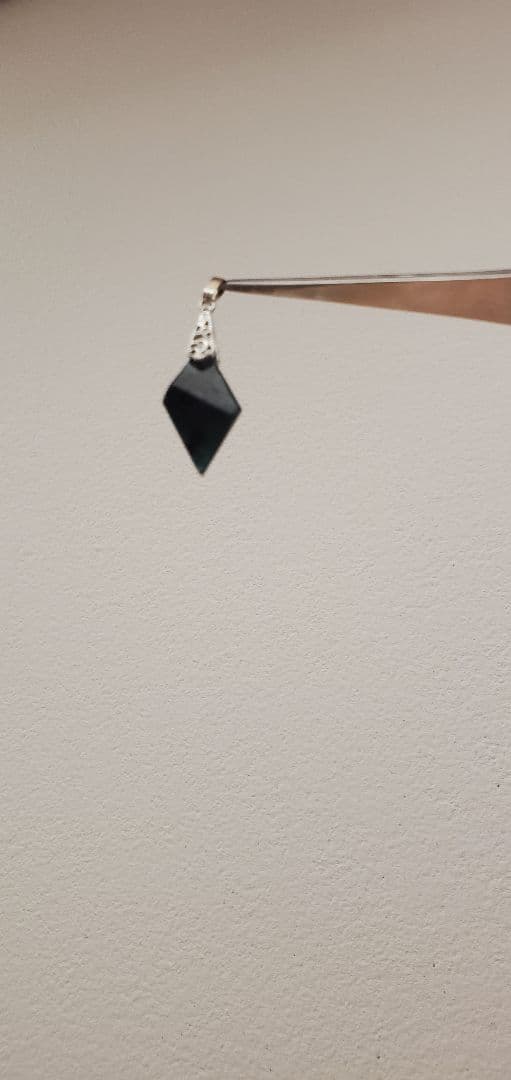 糸魚川翡翠 入りコン沢 茄子紺 ペンダントトップ