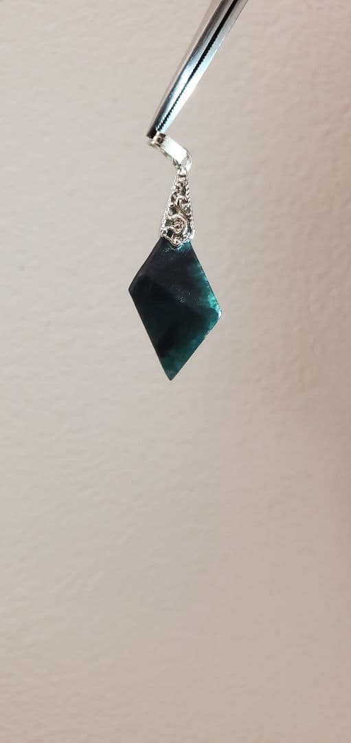 糸魚川翡翠 入りコン沢 茄子紺 ペンダントトップ