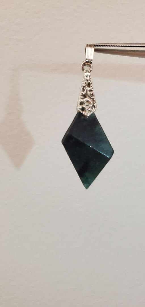 糸魚川翡翠 入りコン沢 茄子紺 ペンダントトップ