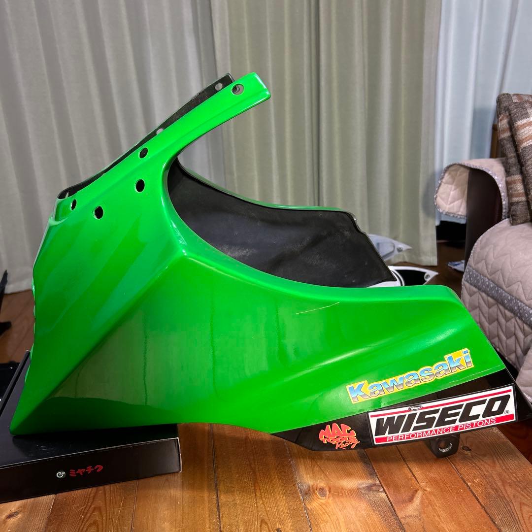 GPZ900R FRP製 ルーバー付アッパーカウル 1102