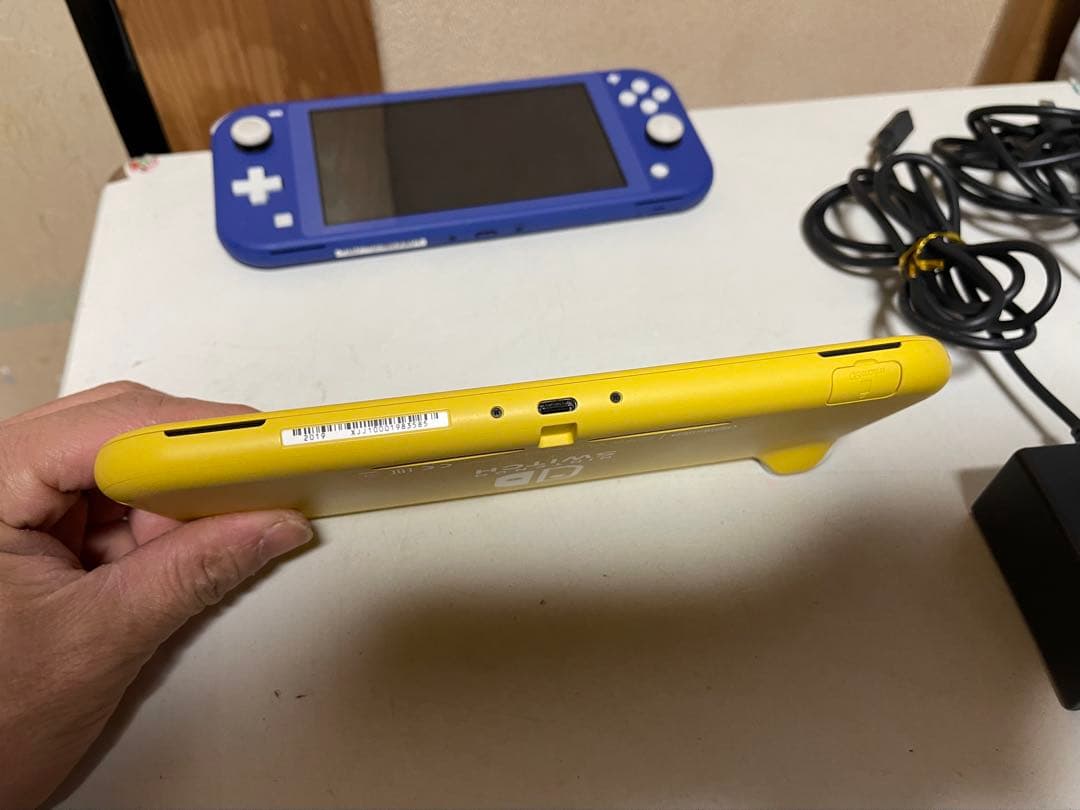 Nintendo Switch HDH-001 2台まとめて売りです。