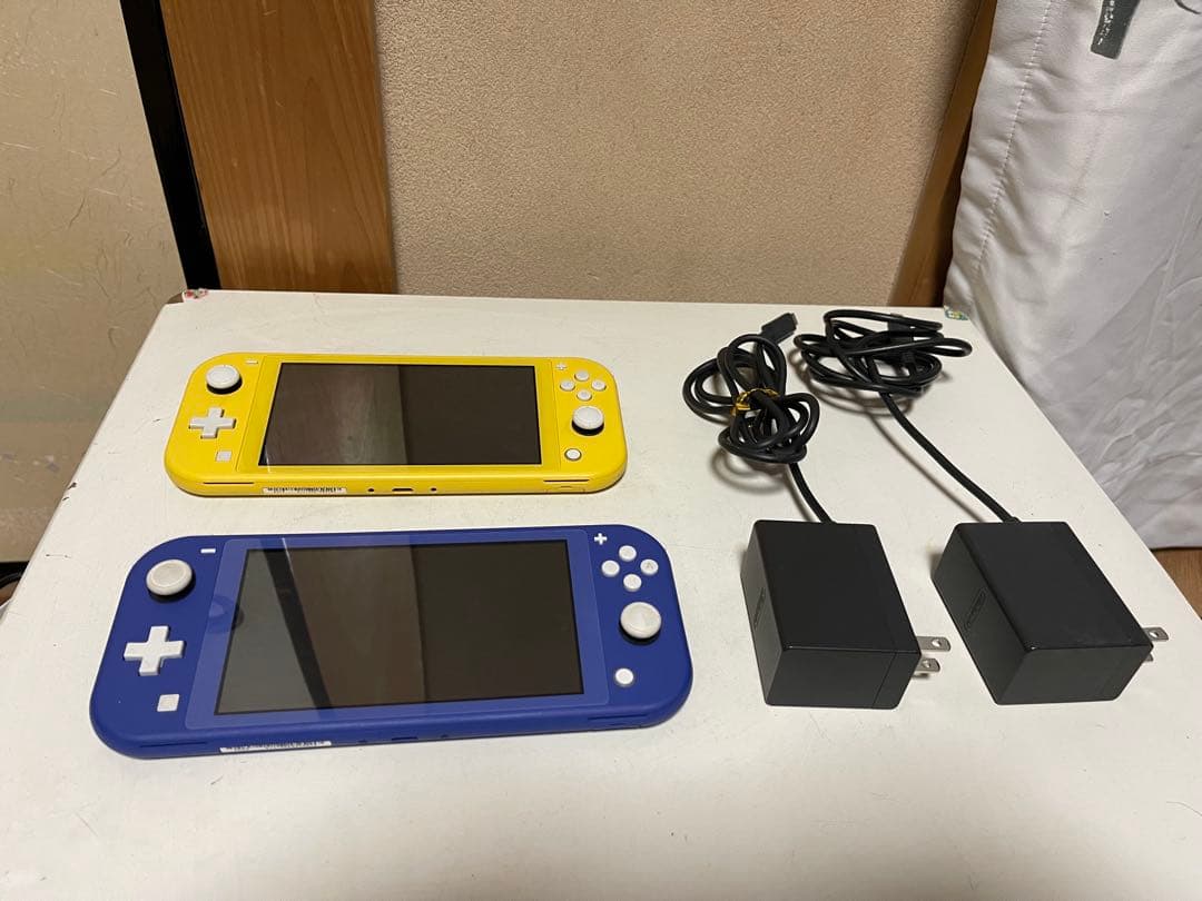 Nintendo Switch HDH-001 2台まとめて売りです。