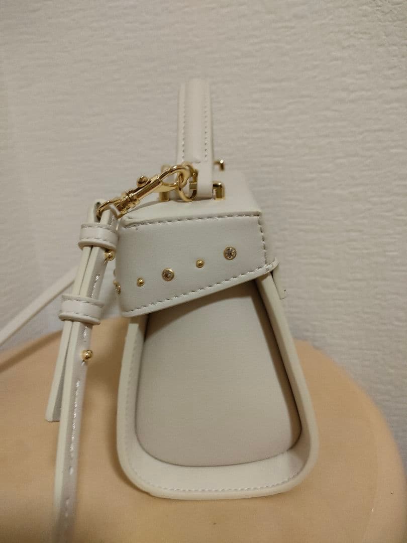 セルフォード　リュタンビジュースタッズポシェット　アイボリー