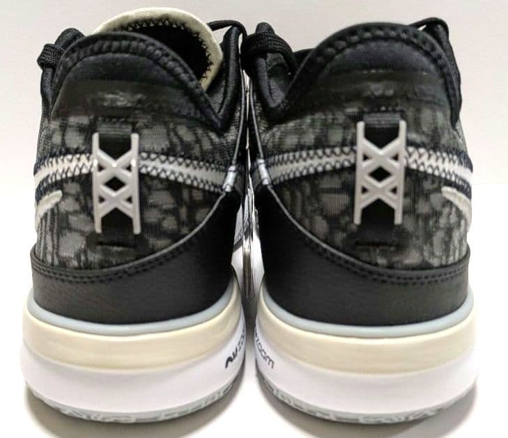 超激安　限定　新品未使用　タグ付き　ナイキ　ズームレブロン　黒　バスケシューズ