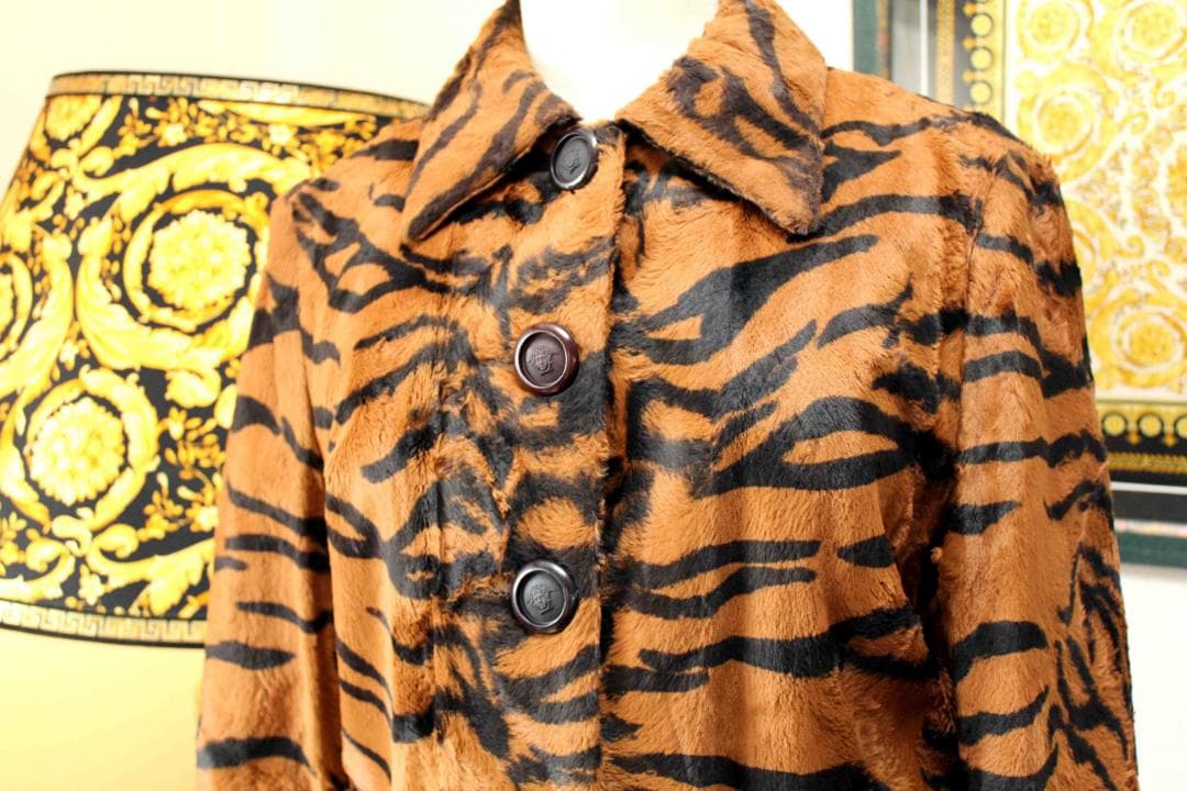Versace メデューサボタン　ファッションショー　ブラウン・ジャガ－柄ス－ツ