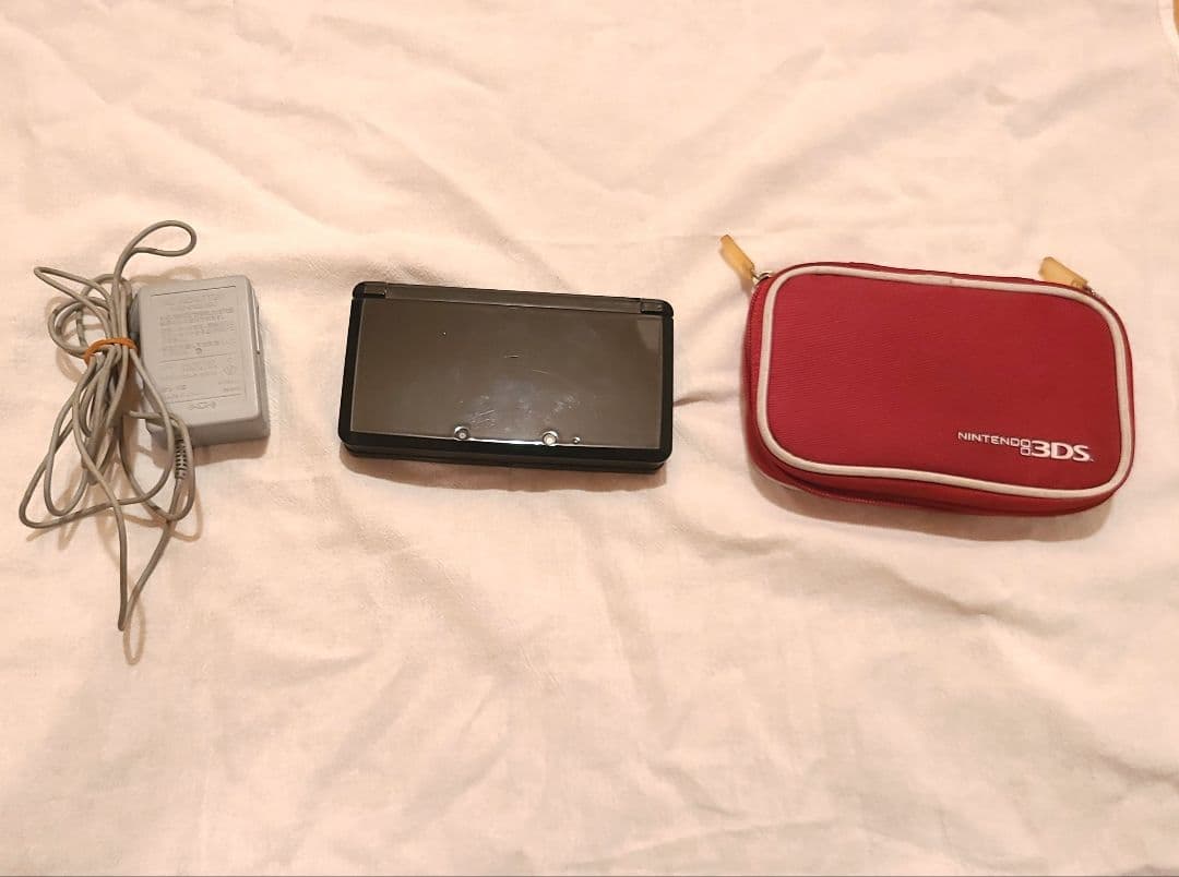 任天堂 3DS ブラック 本体&充電アダプター
