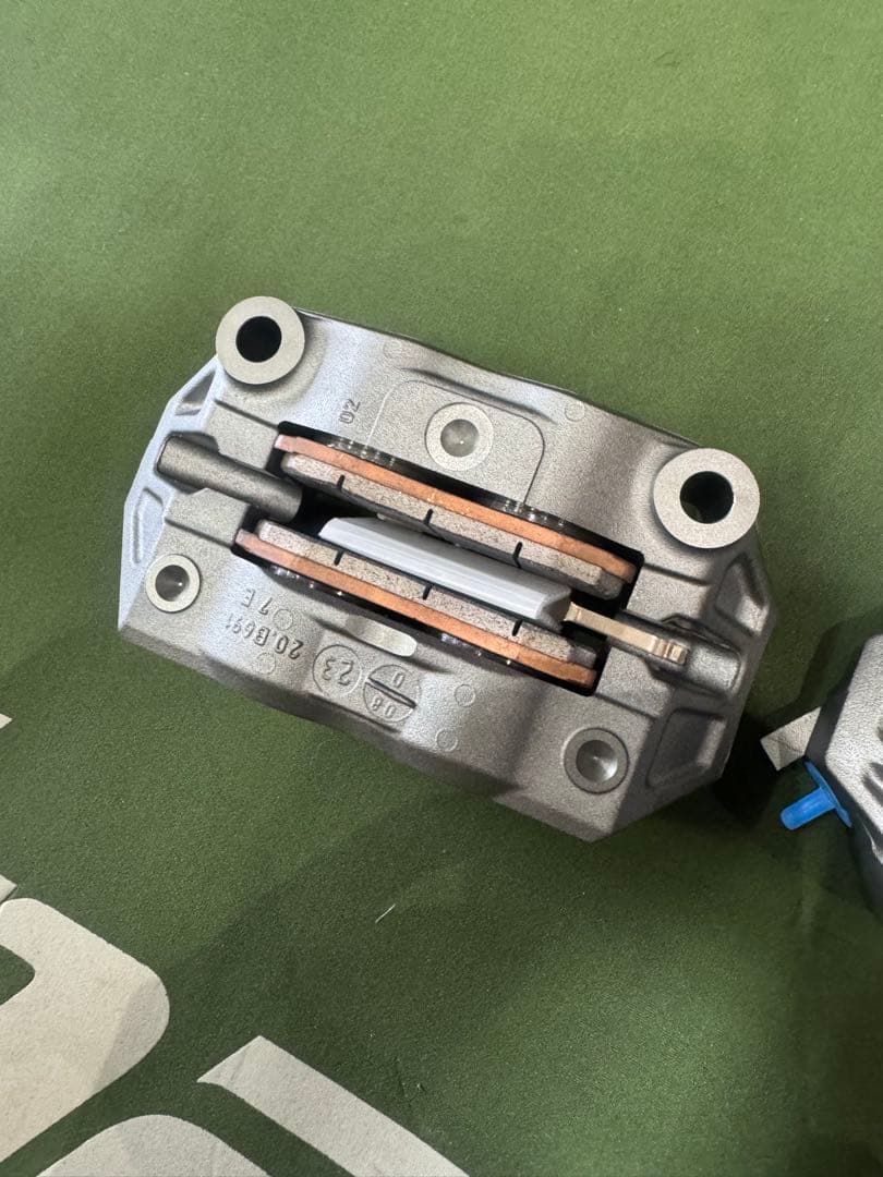 Z900RS SE 純正ブレンボキャリパー　brembo