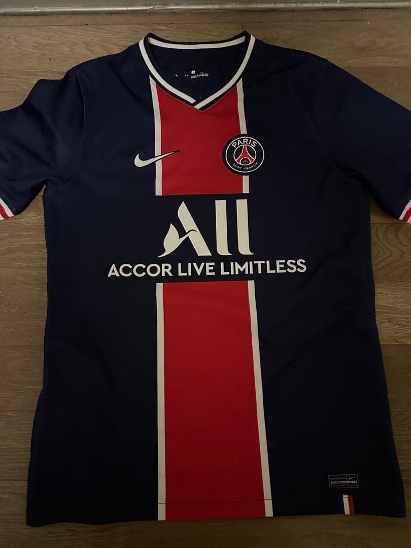 PSGユニフォーム5枚と PSG TokyoのTシャツ1枚セット(バラ売り可能)
