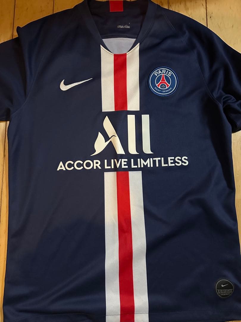 PSGユニフォーム5枚と PSG TokyoのTシャツ1枚セット(バラ売り可能)