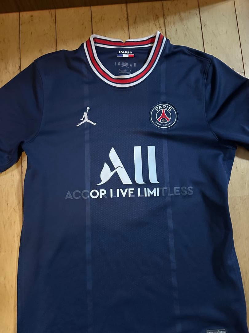 PSGユニフォーム5枚と PSG TokyoのTシャツ1枚セット(バラ売り可能)