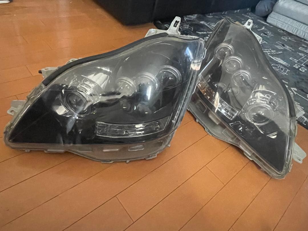 18クラウン　ヘッドライト　イカリング