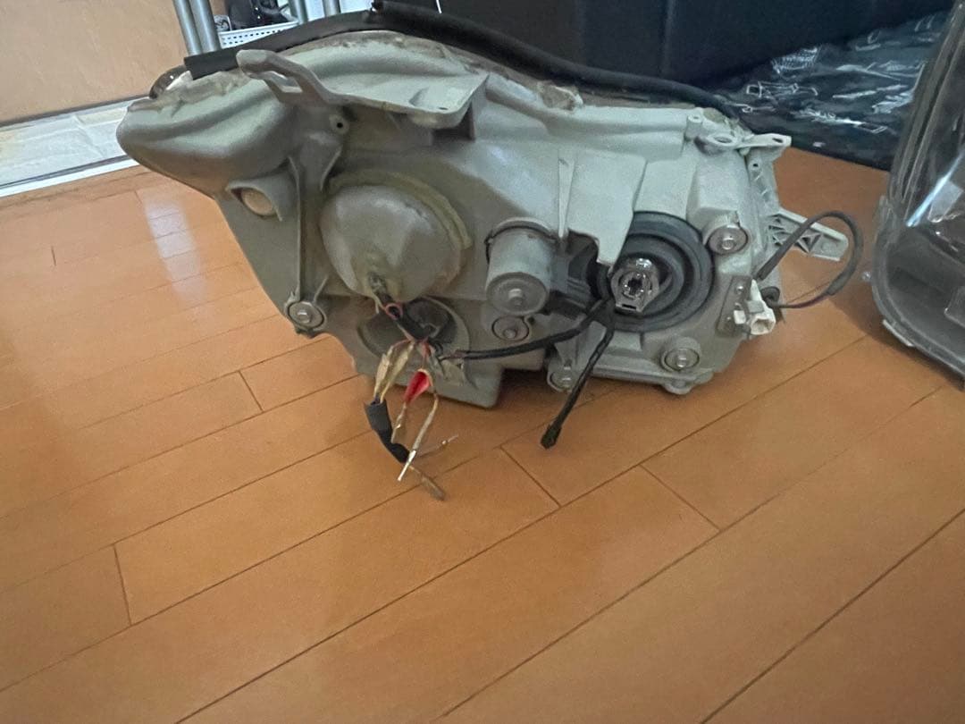 18クラウン　ヘッドライト　イカリング