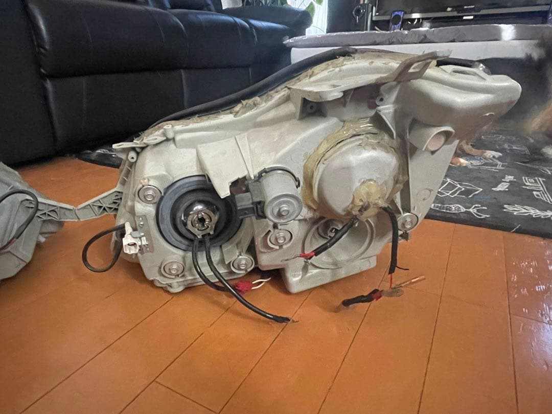 18クラウン　ヘッドライト　イカリング