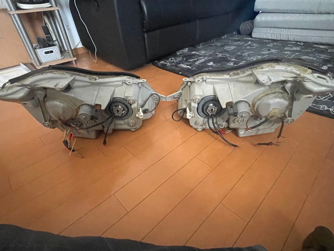 18クラウン　ヘッドライト　イカリング