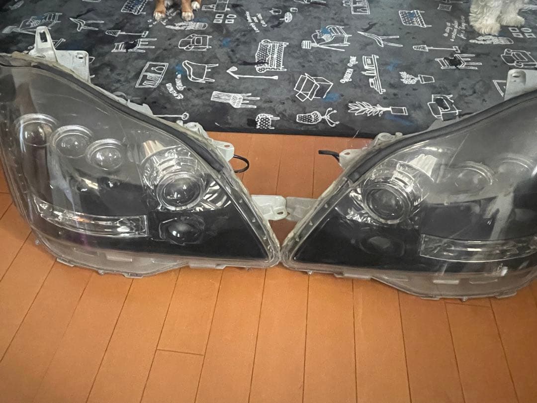 18クラウン　ヘッドライト　イカリング