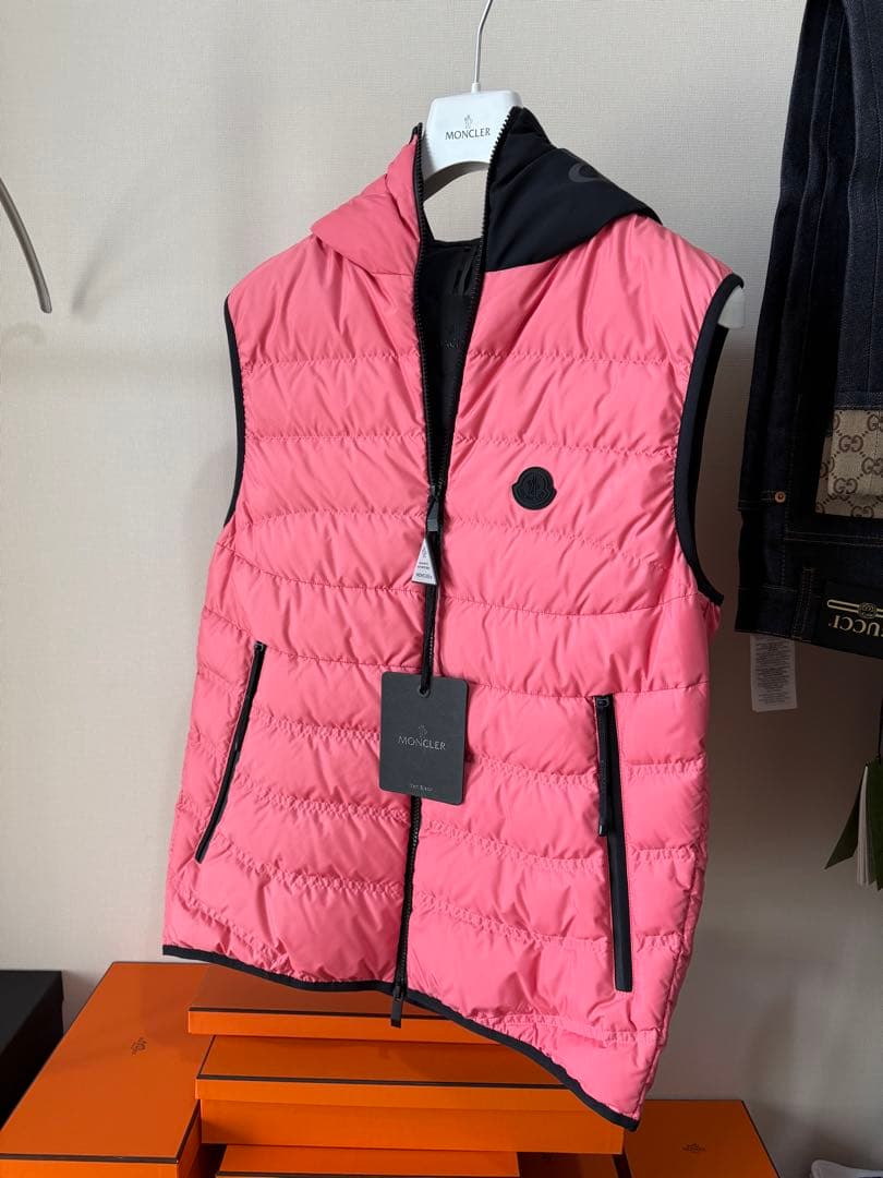 S*︎様 モンクレール　ダウンベスト　新品タグ付‼️