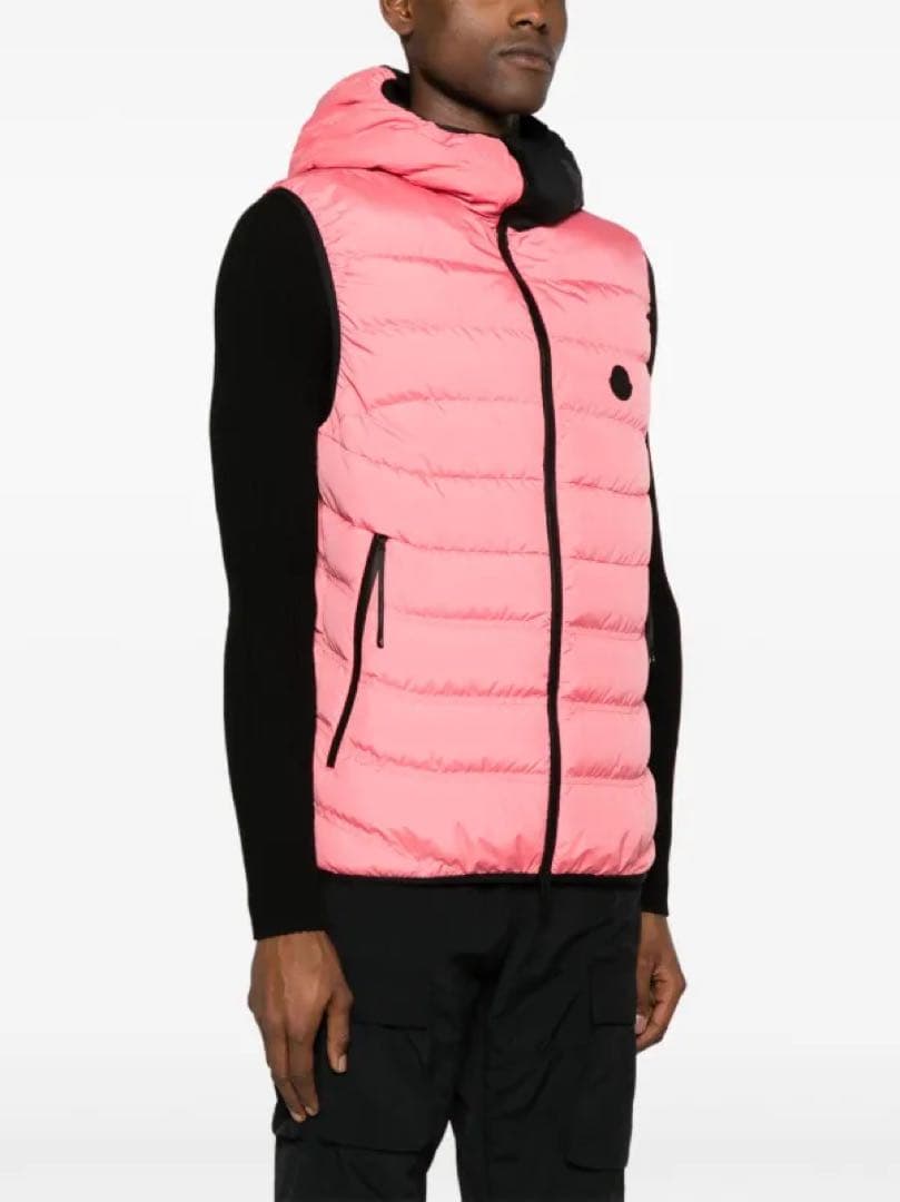 S*︎様 モンクレール　ダウンベスト　新品タグ付‼️