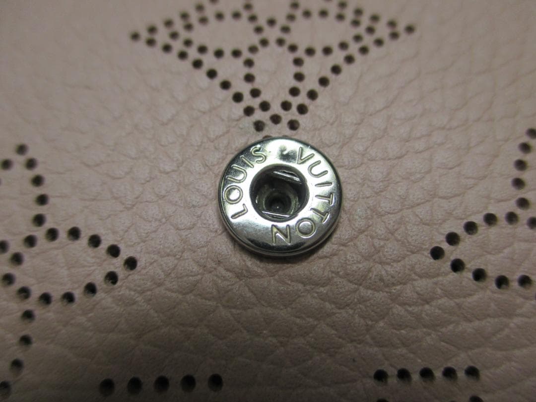 美品 Louis Vuitton ルイ ヴィトン マヒナ 4連キーケース 中古