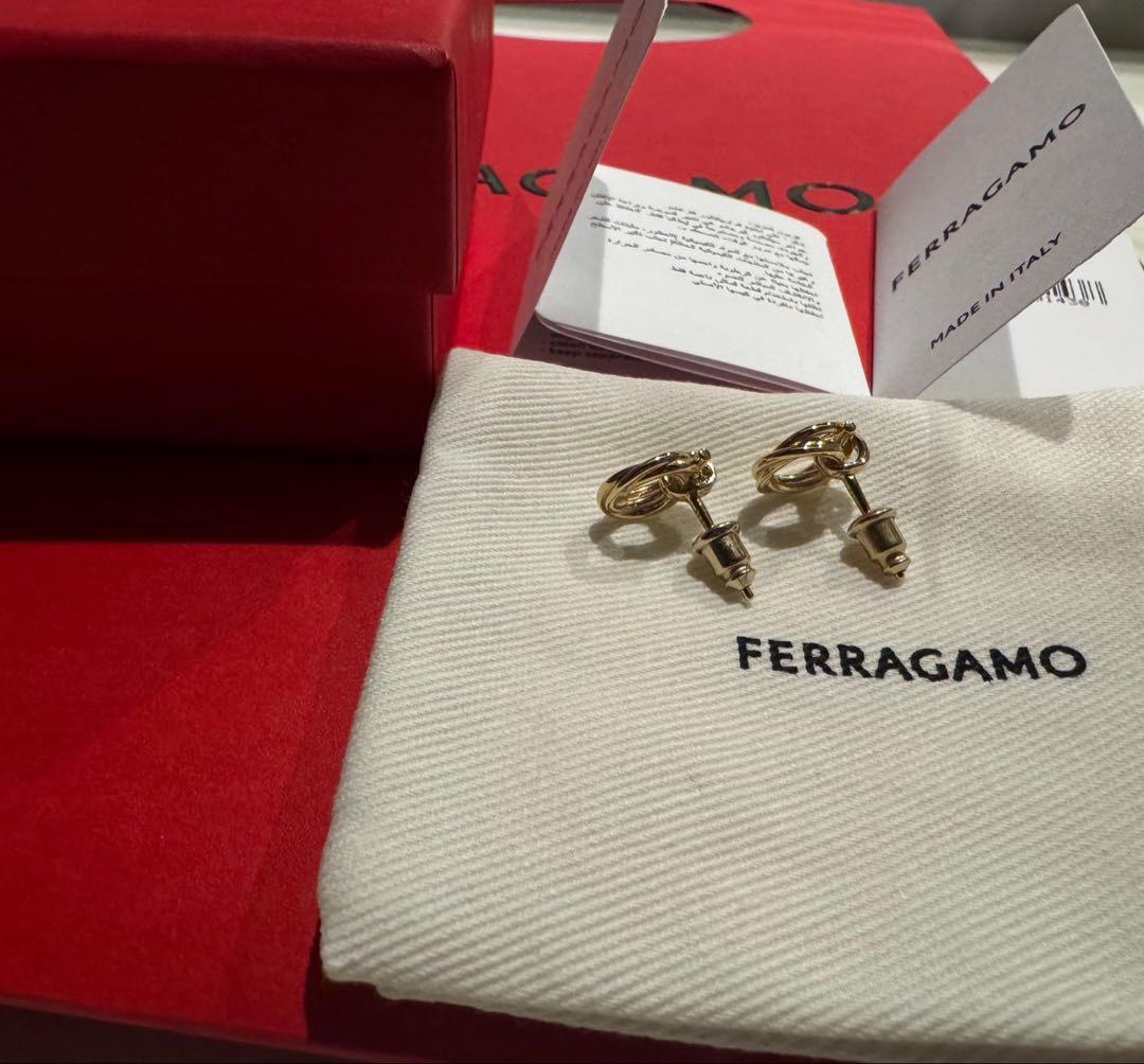 フェラガモ　ピアス