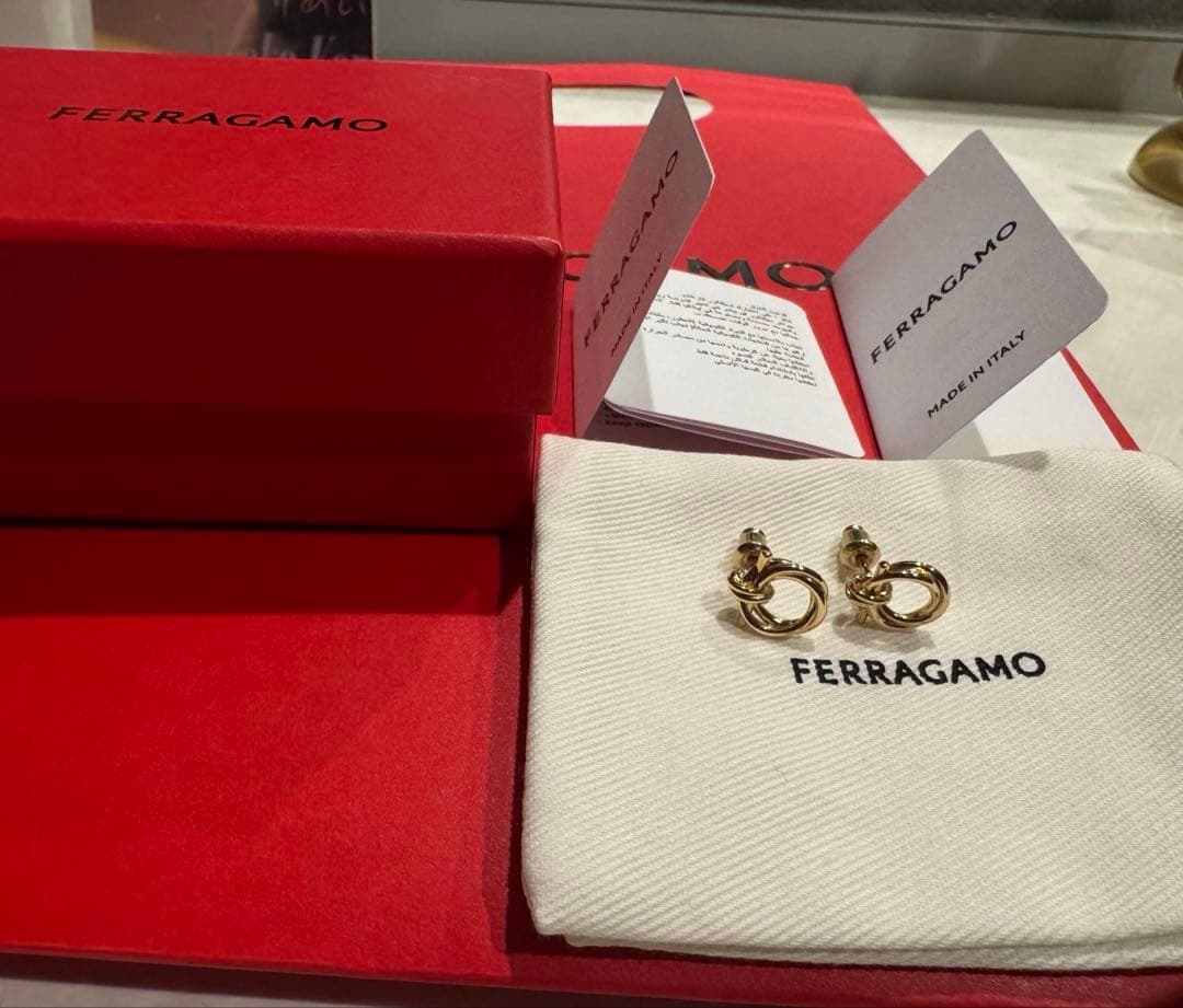 フェラガモ　ピアス