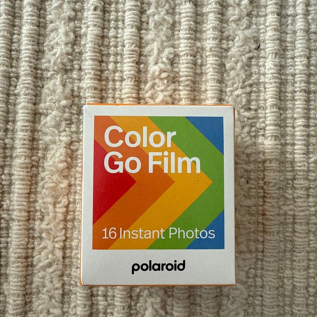 Polaroid Go Camera & Color Go Film 16枚入り