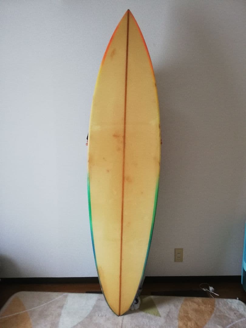 レゲエカラーのサーフボードになります