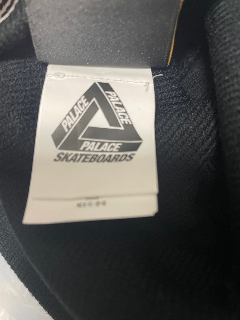 palace黒 ロゴ入り ニット帽