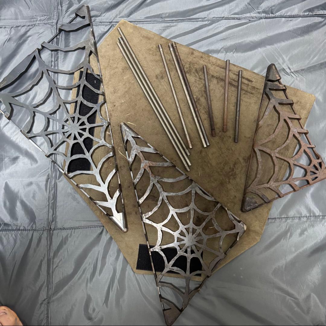 サンゾクマウンテンス デルタス　スパイダー柄