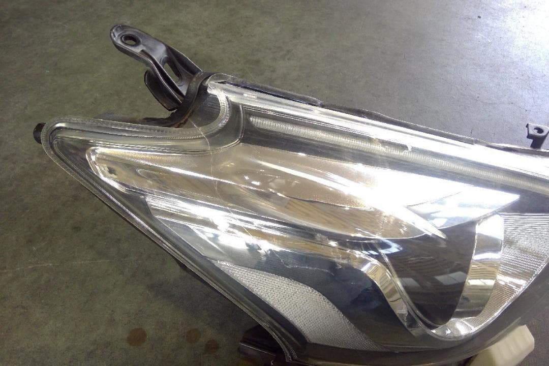 ZVW41 プリウスα 後期 左右 ヘッドライト