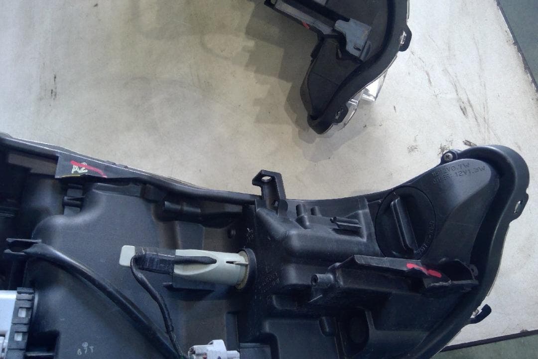 ZVW41 プリウスα 後期 左右 ヘッドライト