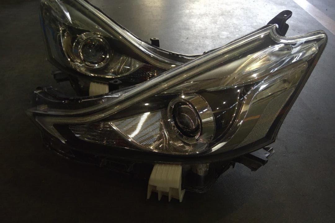 ZVW41 プリウスα 後期 左右 ヘッドライト