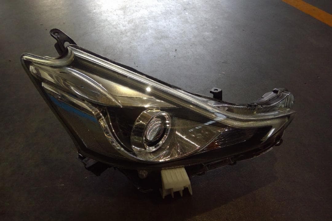 ZVW41 プリウスα 後期 左右 ヘッドライト