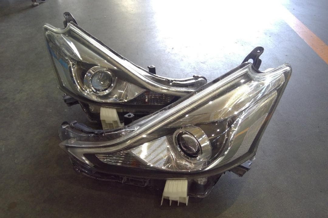 ZVW41 プリウスα 後期 左右 ヘッドライト