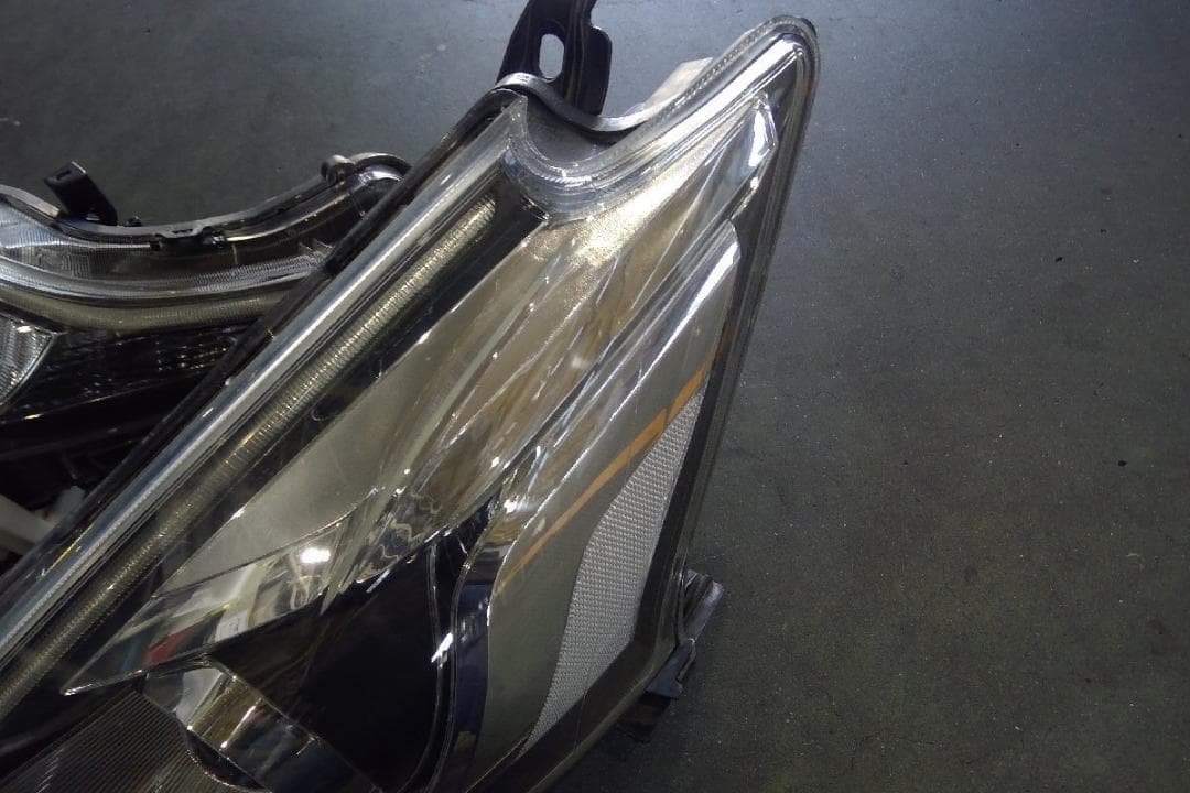 ZVW41 プリウスα 後期 左右 ヘッドライト