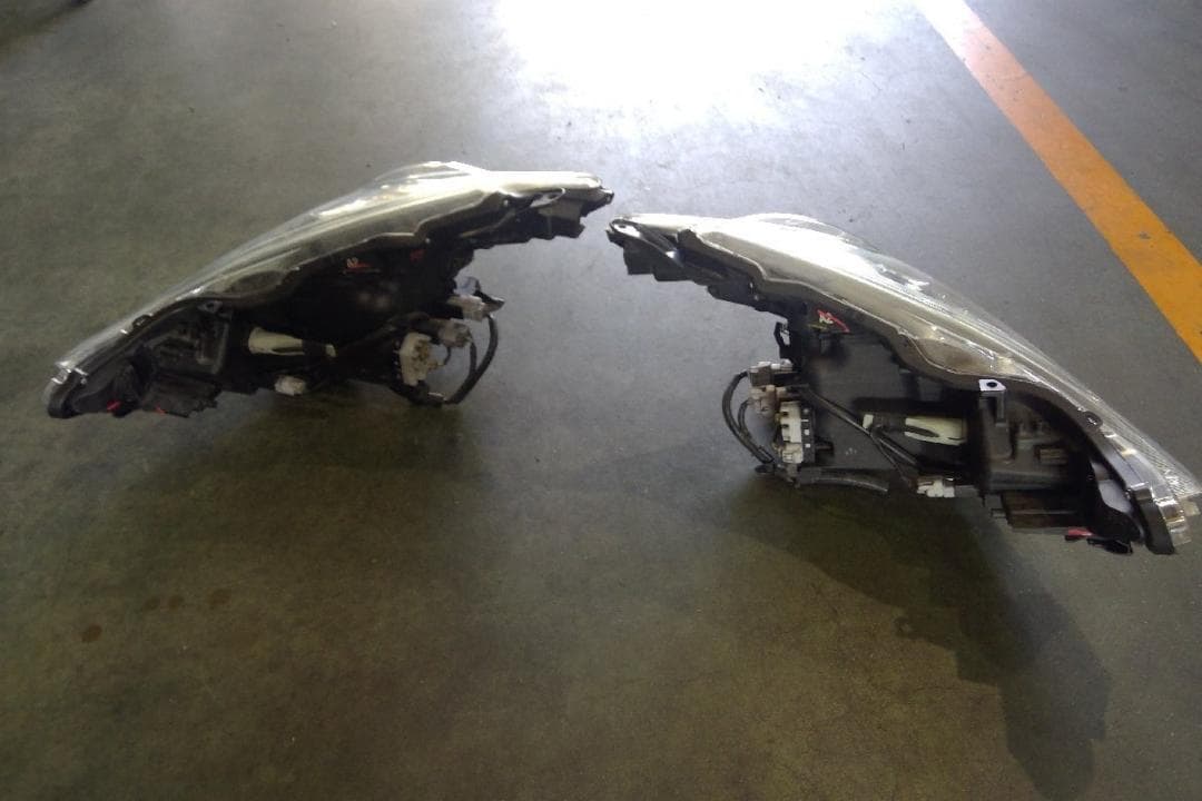 ZVW41 プリウスα 後期 左右 ヘッドライト