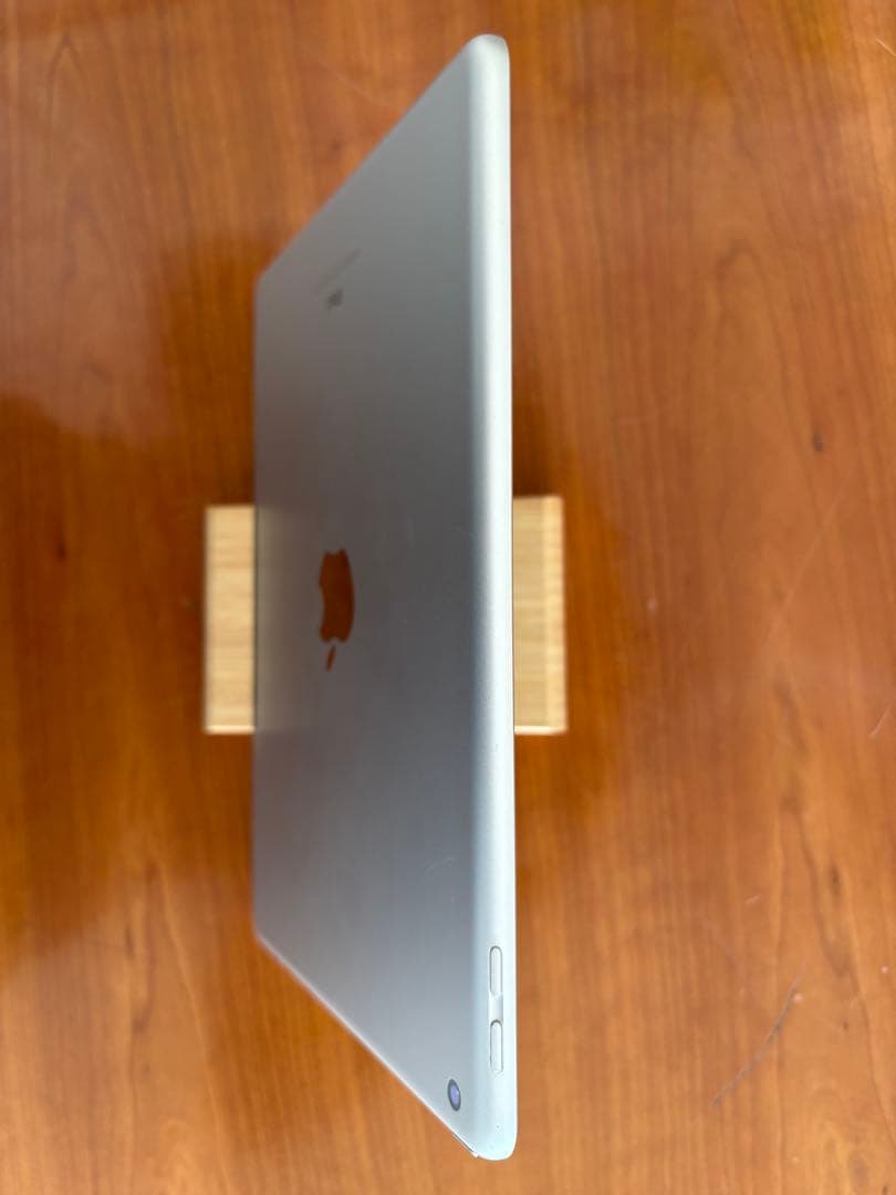 D*o様 Apple iPad (第6世代) シルバー