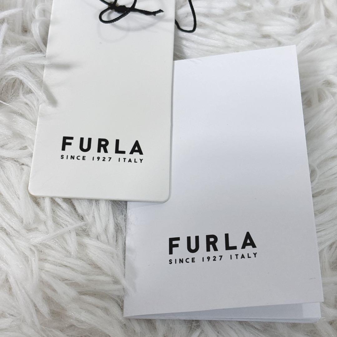 【未使用品級】　FURLA カメリア　コンパクトウォレット　折り財布　現行ロゴ