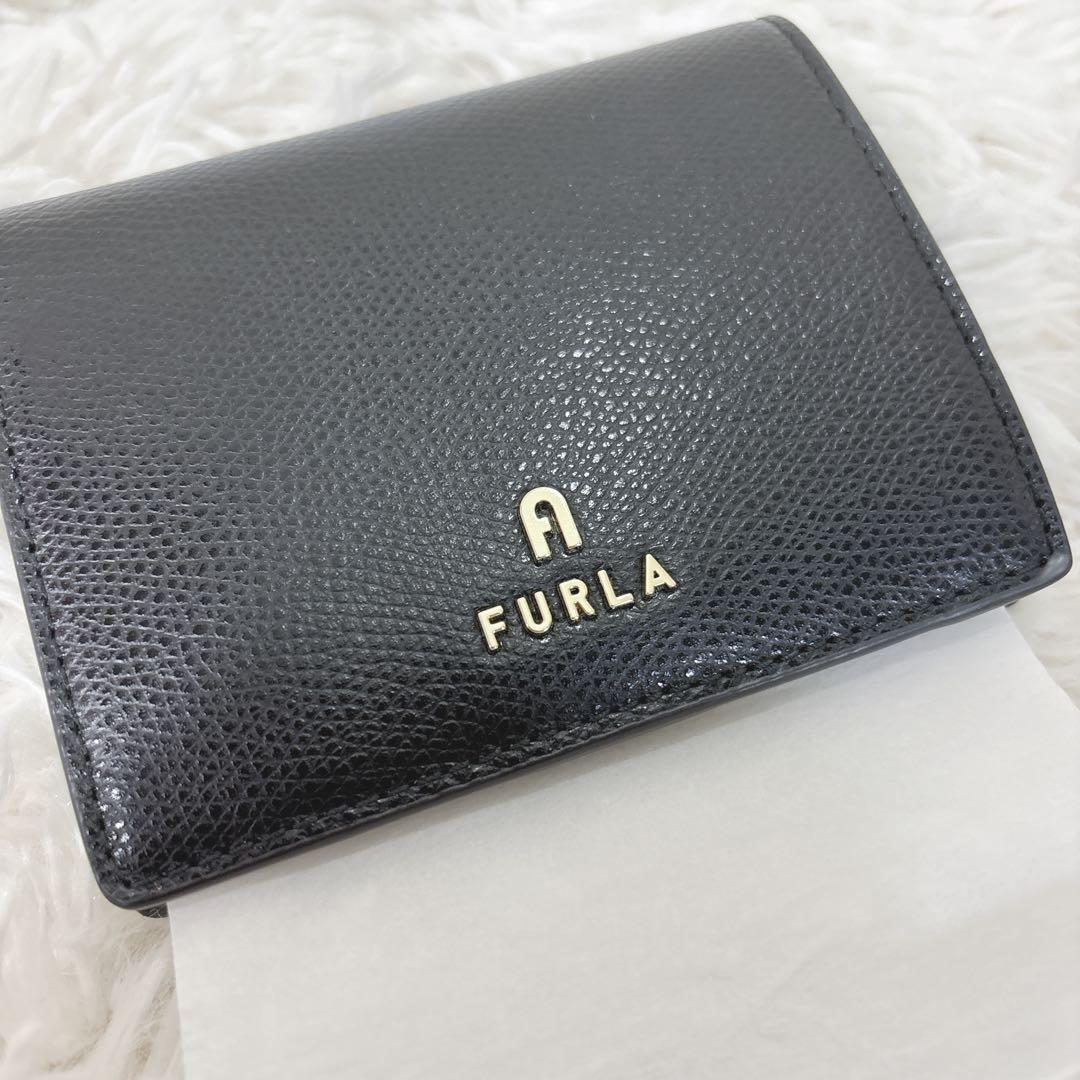 【未使用品級】　FURLA カメリア　コンパクトウォレット　折り財布　現行ロゴ
