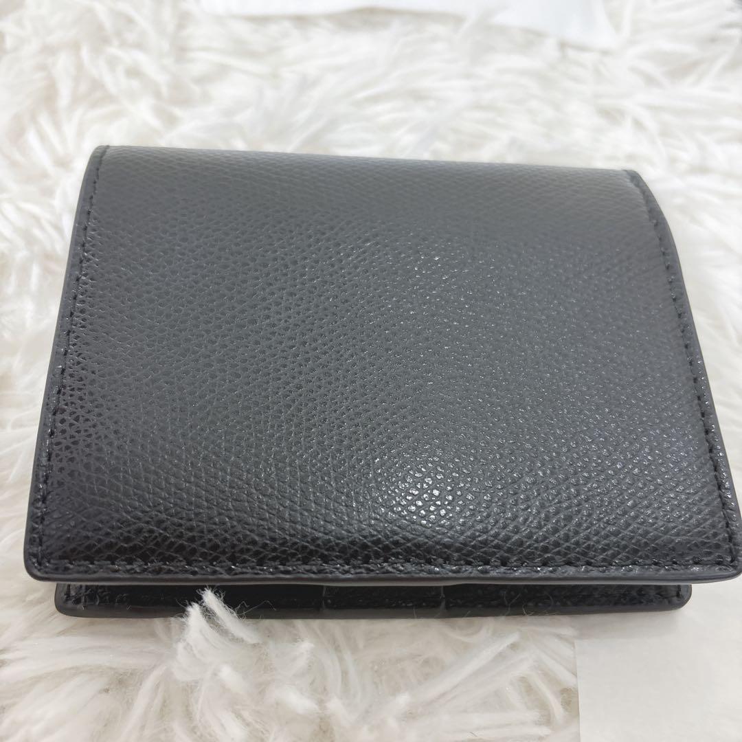 【未使用品級】　FURLA カメリア　コンパクトウォレット　折り財布　現行ロゴ