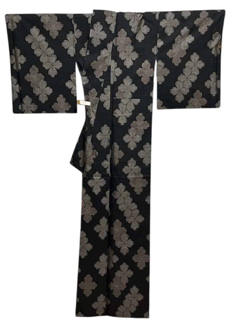 本場奄美大島紬 地空き 経緯絣 9マルキ 小紋 花菱 証紙 美品 イ6478