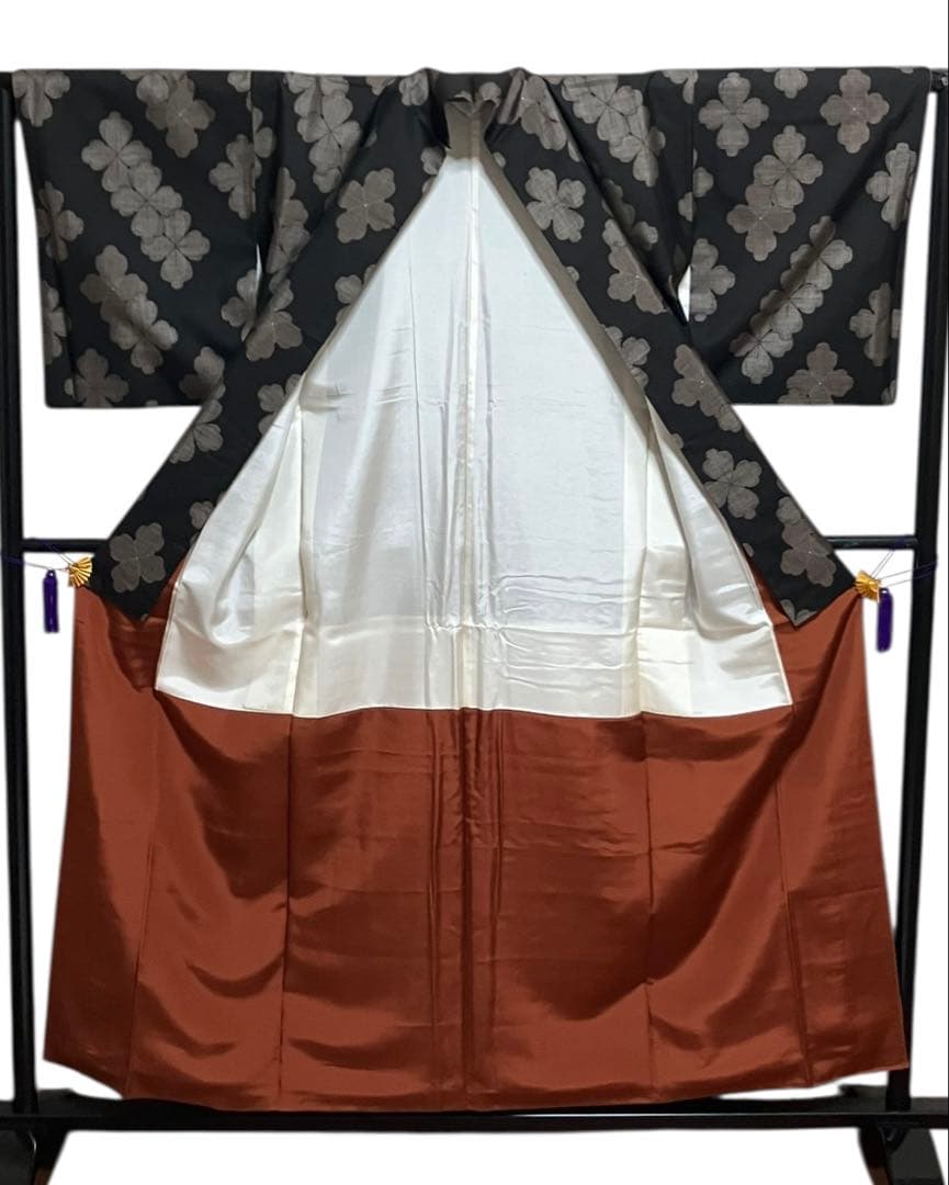 本場奄美大島紬 地空き 経緯絣 9マルキ 小紋 花菱 証紙 美品 イ6478