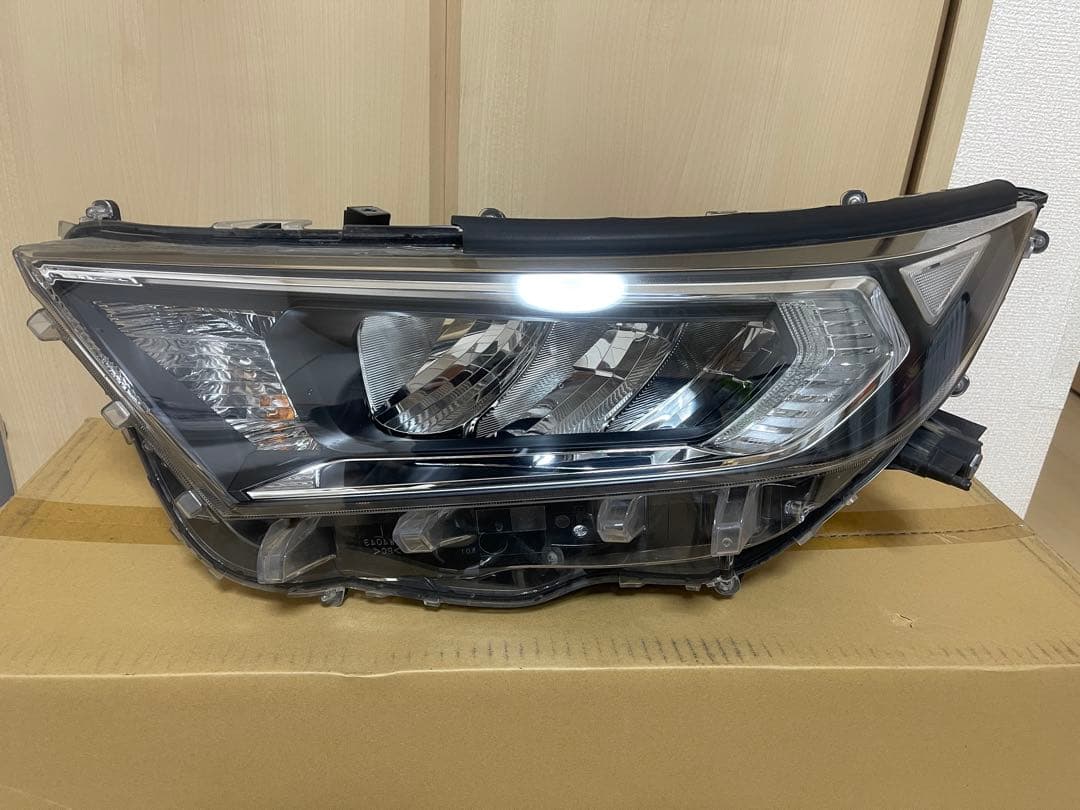 【美品】rav4 左右ヘッドライト　前期　CP付き