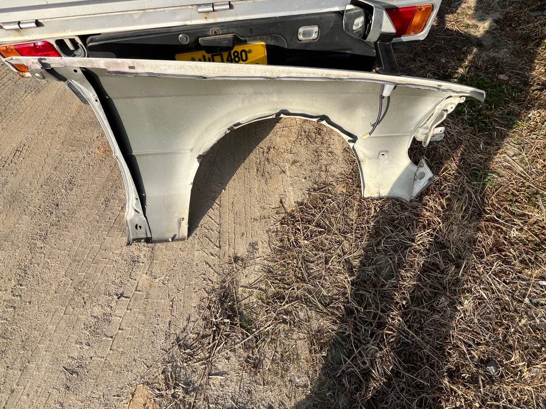 GX６１セダン マーク2 左フェンダー　旧車