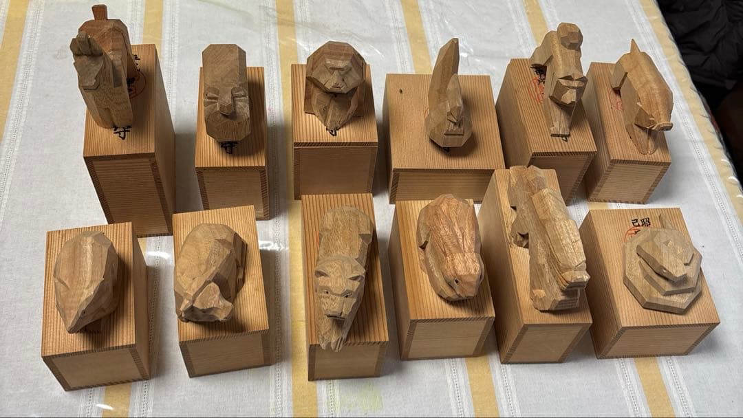 伊勢神宮　木彫り　干支置物セット 12体 木箱付き