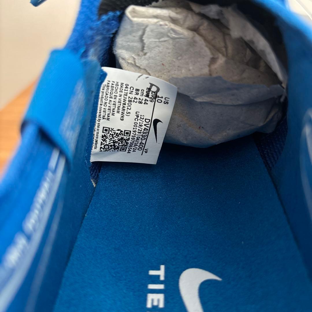 28　ナイキ　サッカー　スパイク　DV4330　ティエンポ レジェンド 10