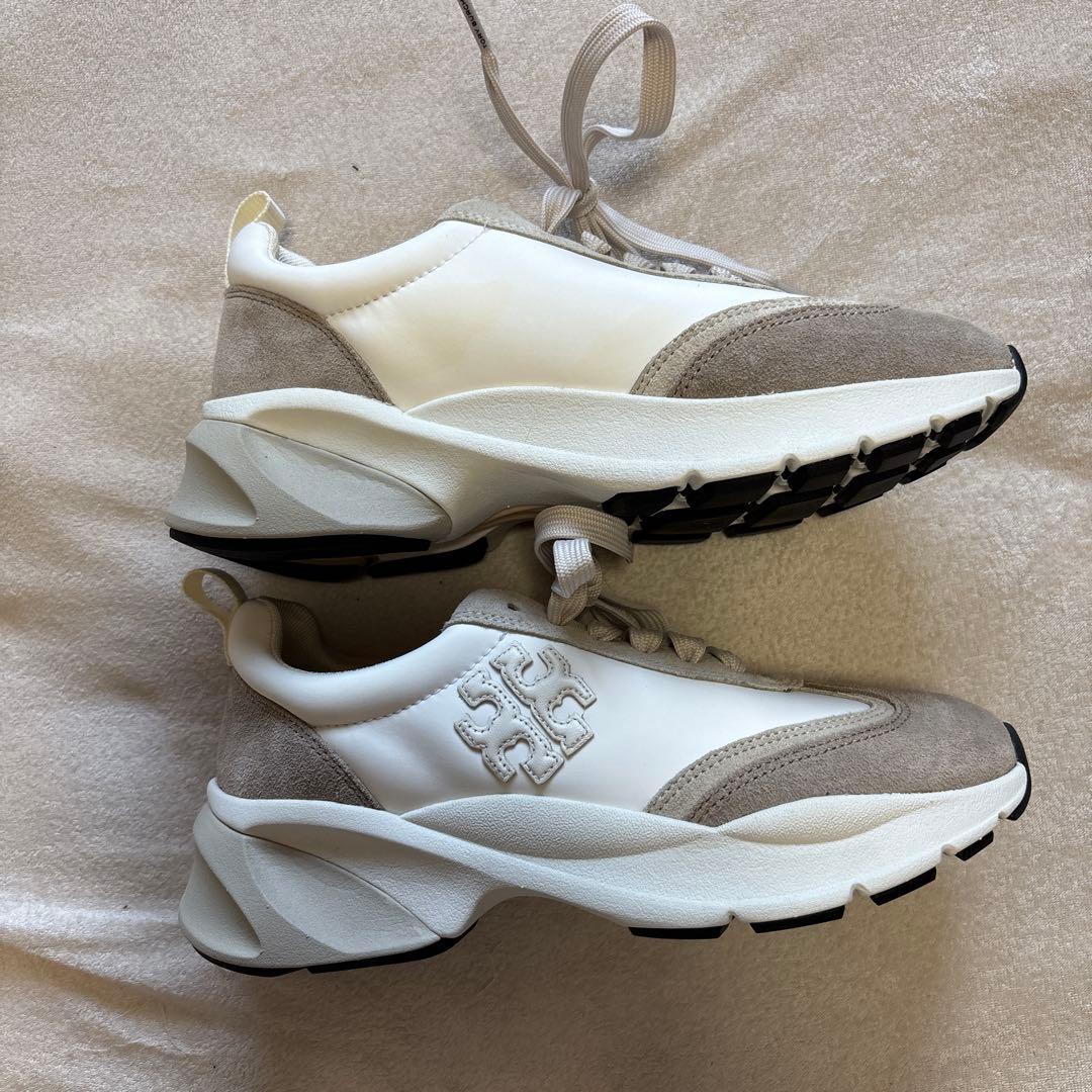 まかろん お値下げしました トリーバーチホワイト/ベージュ 厚底スニーカー