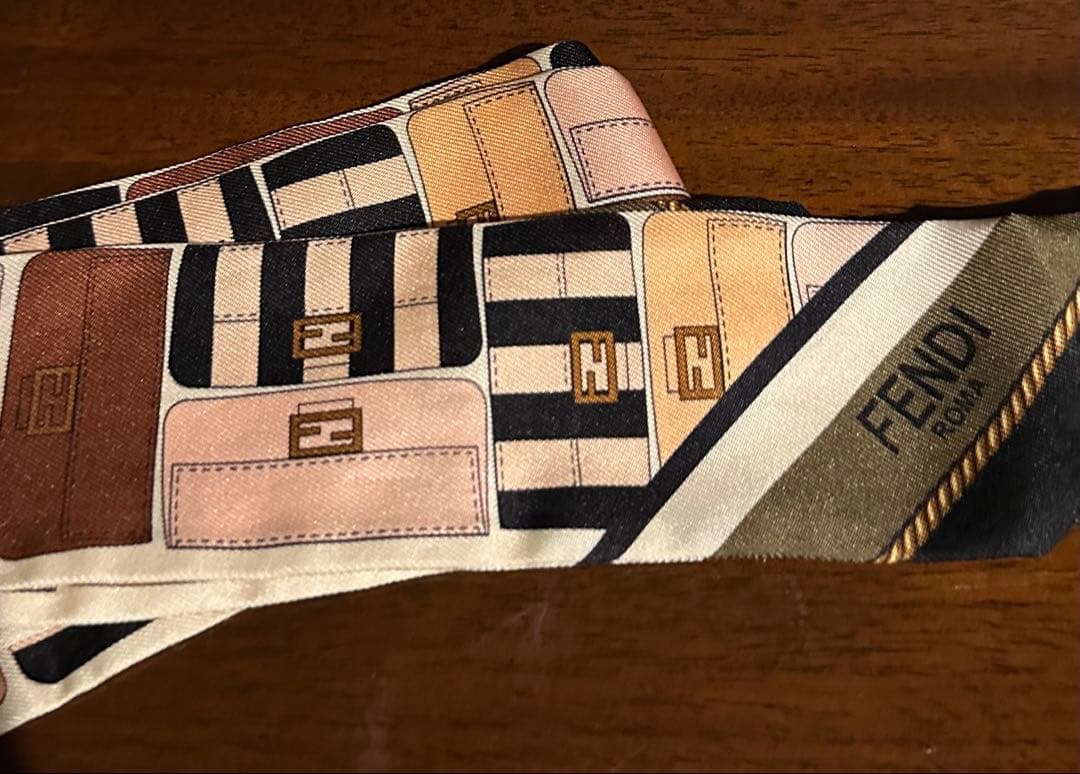 美品FENDI ツイリーシルク