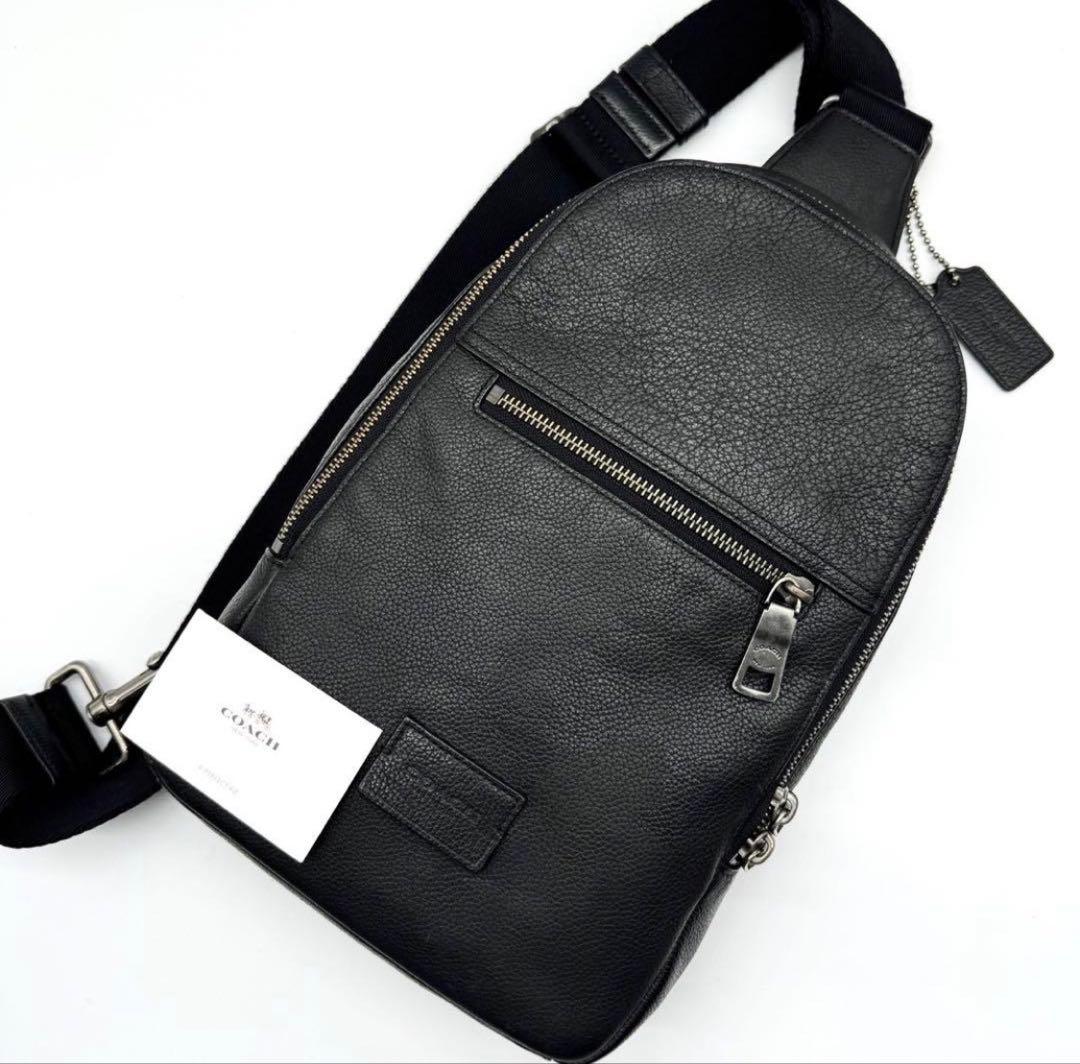 コーチ ボディバッグ ロゴ型押し チャーム レザー ブラック