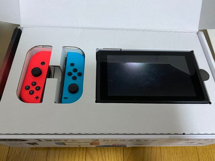 Switchとカセット3つ