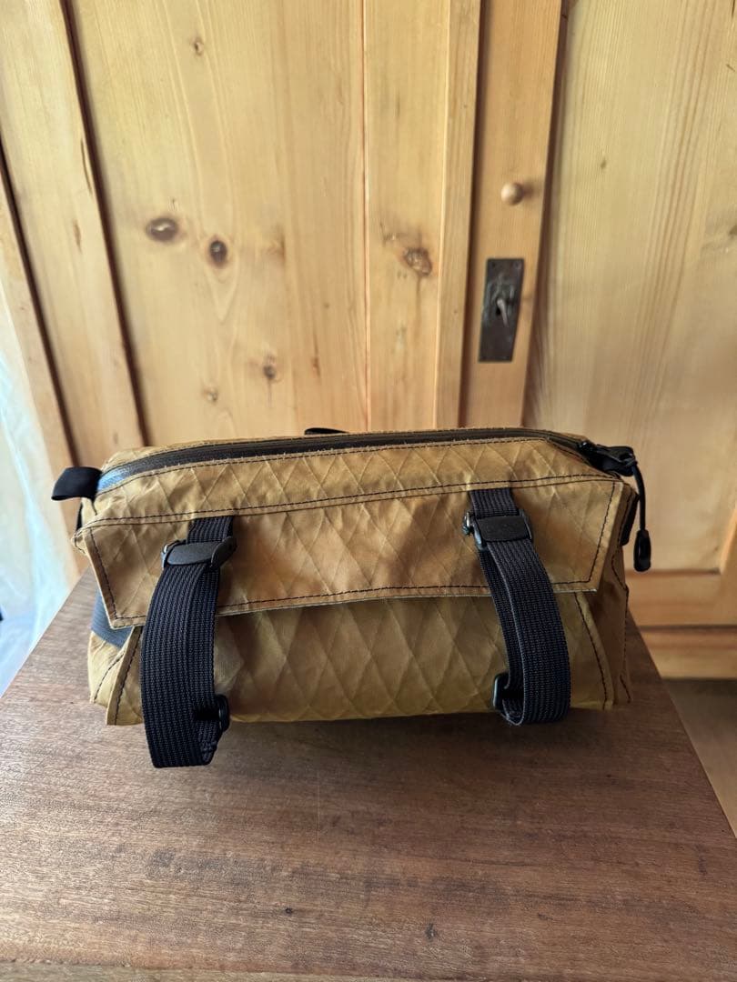 スウィフトインダストリーズ　ヒップバッグ